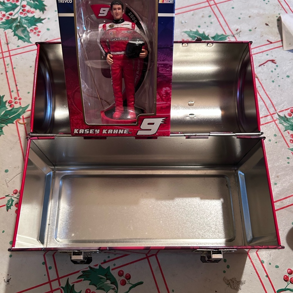 NASCAR Kasey Kahne #9 Figure with Metal Lunchbox